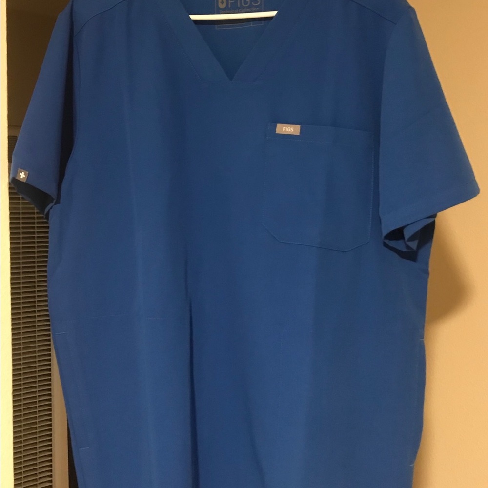 Figs scrub top